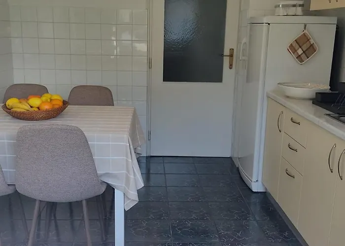 Amazing Seaview Apartment With A Balcony Near The Beach - Kneza Trpimira I