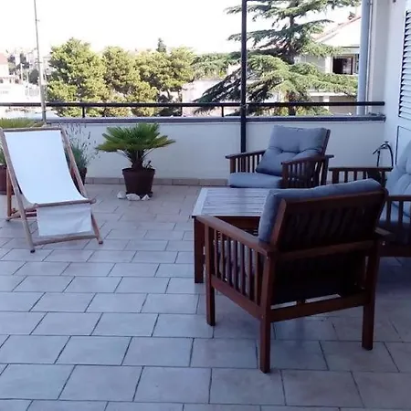 Amazing Seaview Apartment With A Balcony Near The Beach - Kneza Trpimira I Zadar Exterior photo