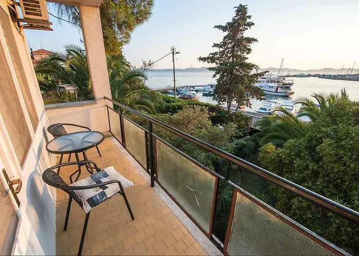 Amazing Seaview Apartment With A Balcony Near The Beach - Kneza Trpimira I