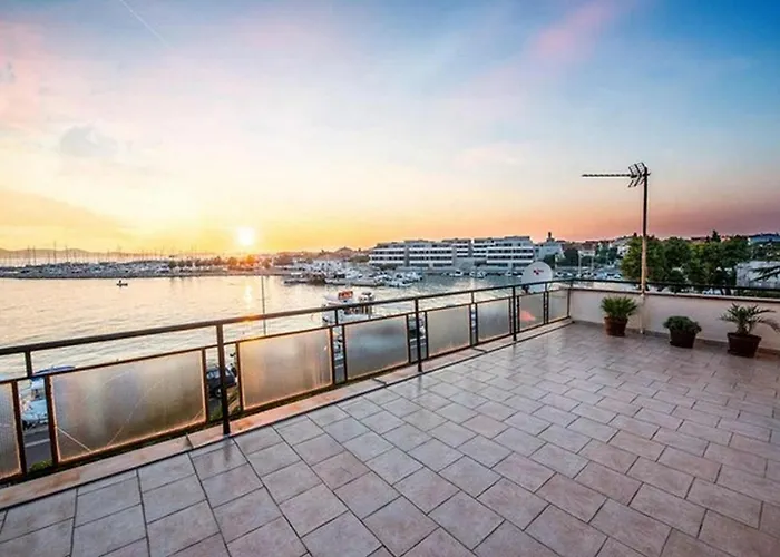 Amazing Seaview Apartment With A Balcony Near The Beach - Kneza Trpimira I