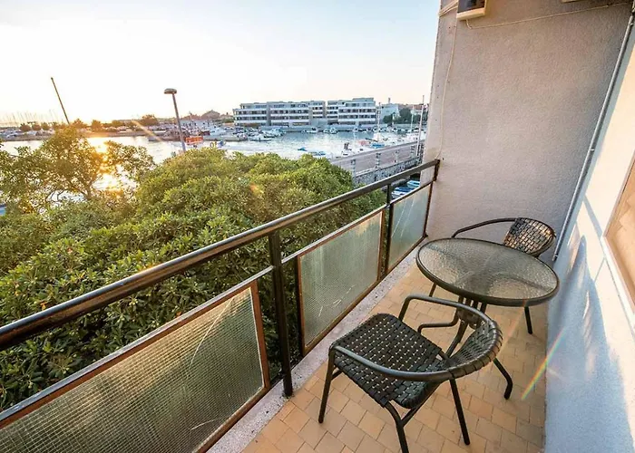 Amazing Seaview Apartment With A Balcony Near The Beach - Kneza Trpimira I