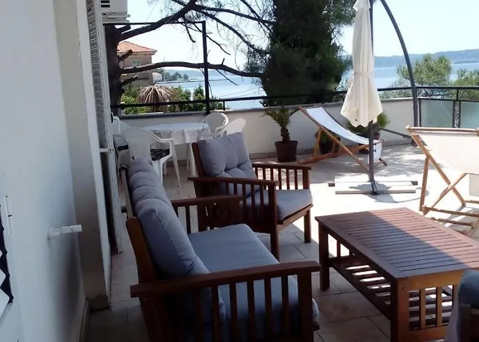 Amazing Seaview Apartment With A Balcony Near The Beach - Kneza Trpimira I